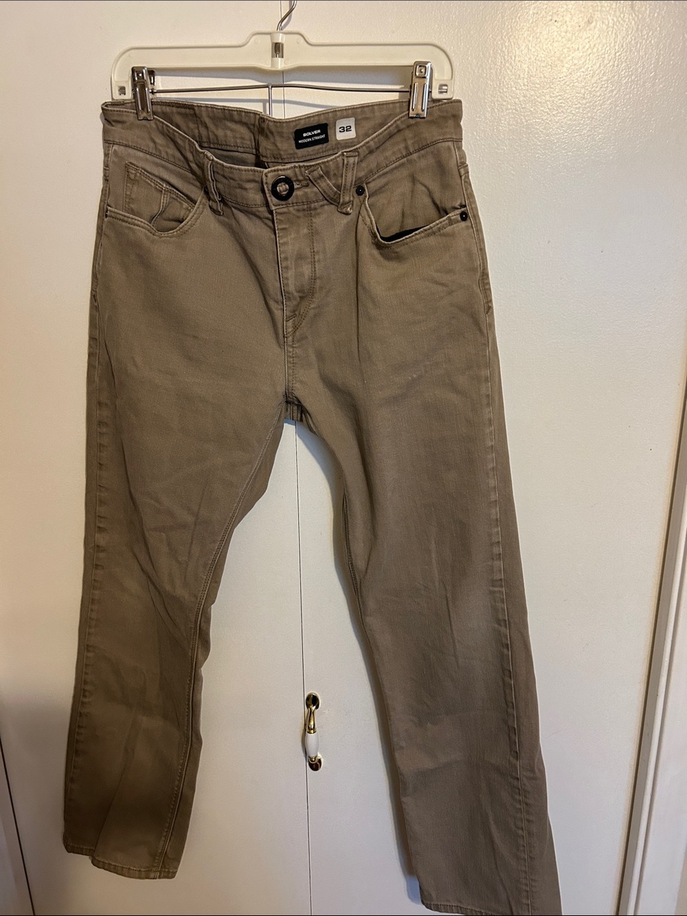 Men's Straight Fit Volcom Solver Khaki Pants - Size 32 with a 28” inseam.